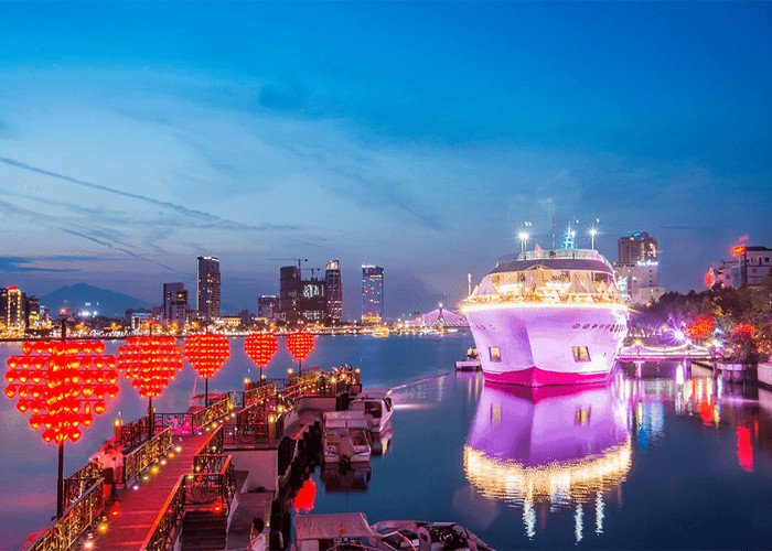 Cầu tình yêu Đà Nẵng – điểm hẹn hò lãng mạn cho các cặp đôi