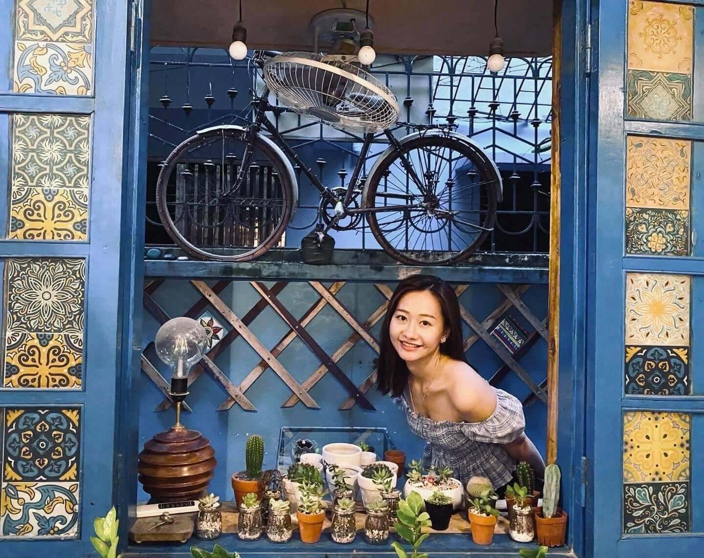 Tiệm cafe 1995 - Hà Nội bói bài Tarot giải quyết mọi vấn đề