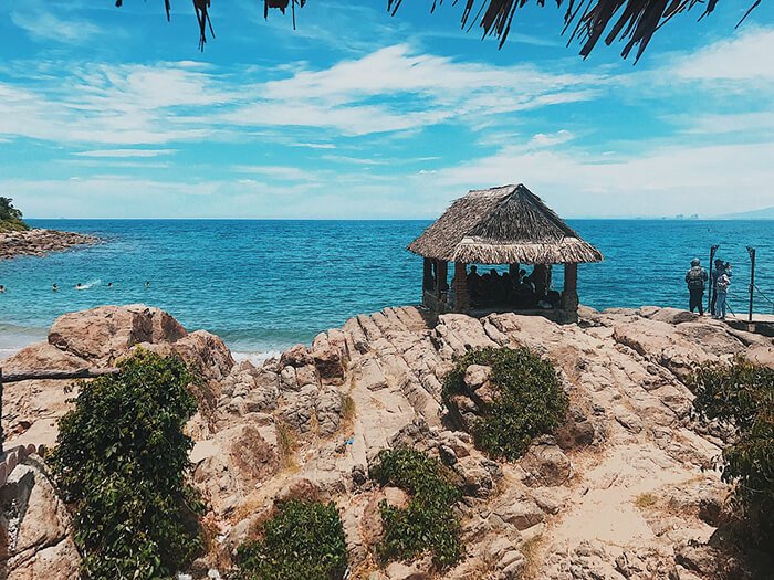 Bãi Đá Đen - Địa điểm đừng nên bỏ lỡ khi du lịch Đà Nẵng