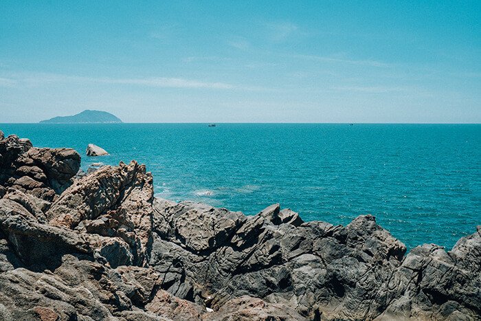 Bãi Đá Đen - Địa điểm đừng nên bỏ lỡ khi du lịch Đà Nẵng