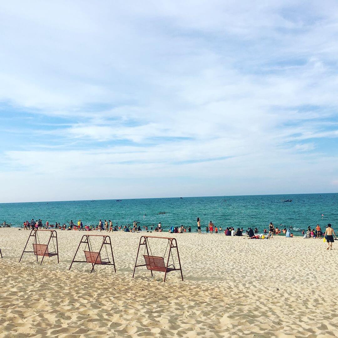 Khám phá bãi biển Bảo Ninh với những nét hoang sơ khó tả