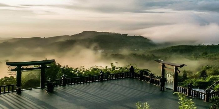 Săn mây đón bình minh tại Linh Quy Pháp Ấn