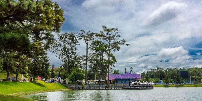 Có một Hồ Xuân Hương đi thì dễ mà đẹp thì quên lối về