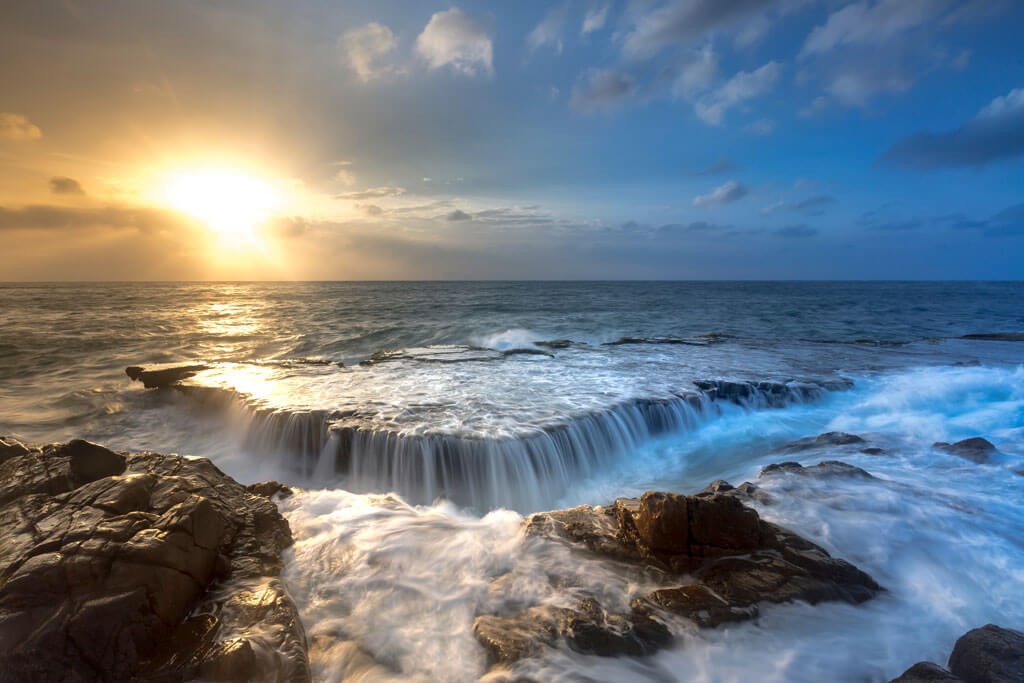 Du lịch nơi được ví như chốn bồng lai tiên cảnh ở nhân gian - Hang Rái