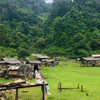 Hang Táu 'làng nguyên thủy' - Nơi người H'Mông trốn cả thế giới