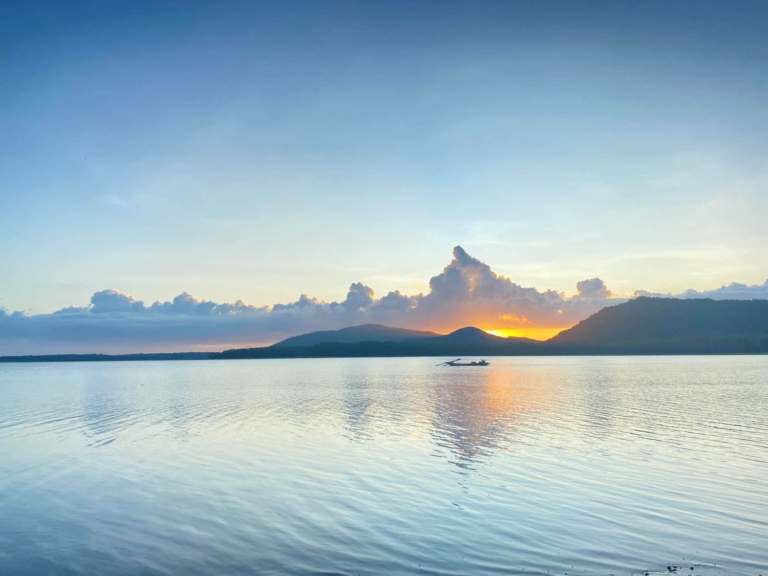 Hồ Dầu Tiếng - Địa điểm camping cực kỳ hot cho giới trẻ tại Tây Ninh