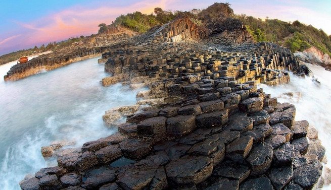 Gành Đá Đĩa Phú Yên - Vùng đất thơ trong “Tôi thấy hoa vàng trên cỏ xanh” của Nguyễn Nhật Ánh