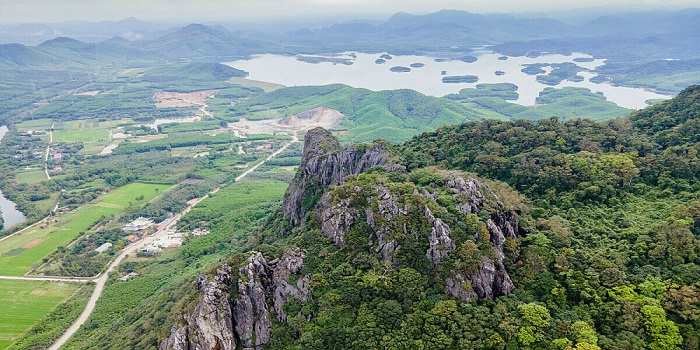 Núi Thần Đinh Quảng Bình – Không đi một lần là tiếc một đời