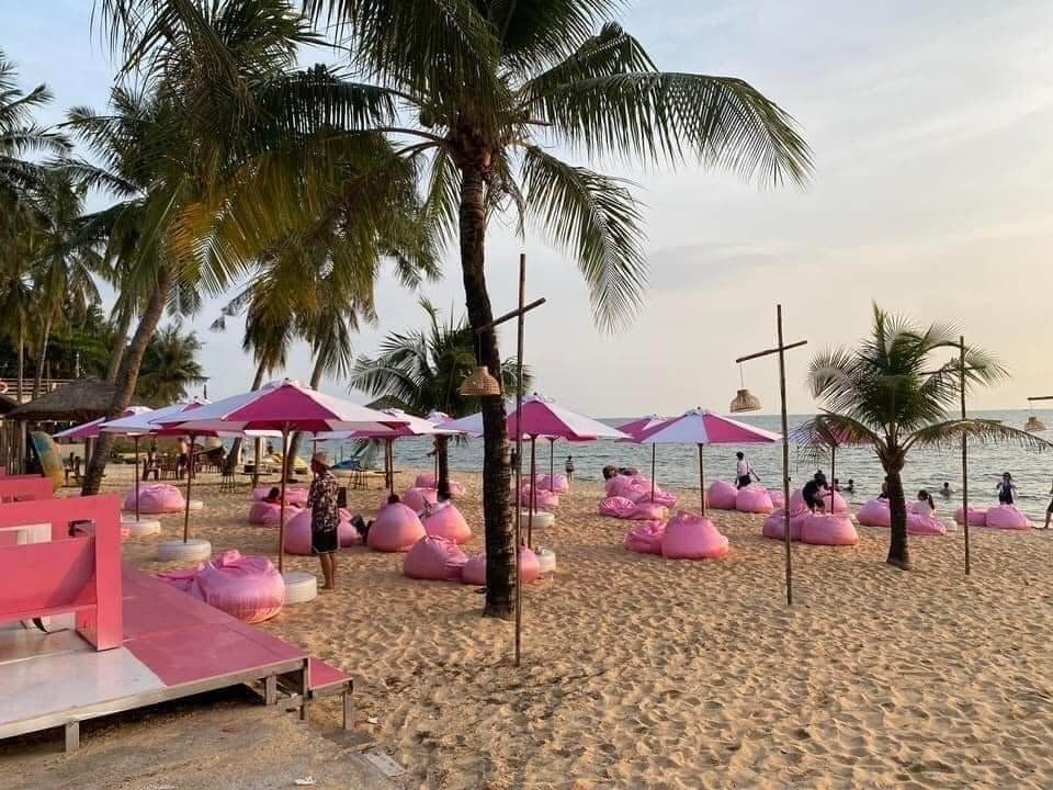 Du lịch Phú Quốc và chill với quán bar màu hồng
