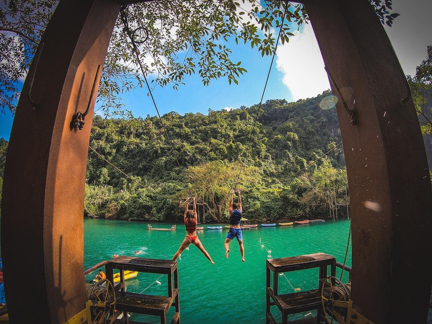 Cùng chinh phục thiên nhiên tại sông Chày hang Tối Quảng Bình