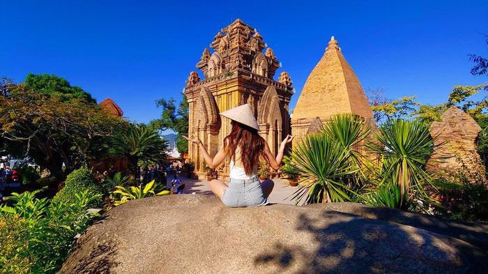 Khám phá Tháp Bà Ponagar Nha Trang - Nét đẹp văn hoá người Chăm