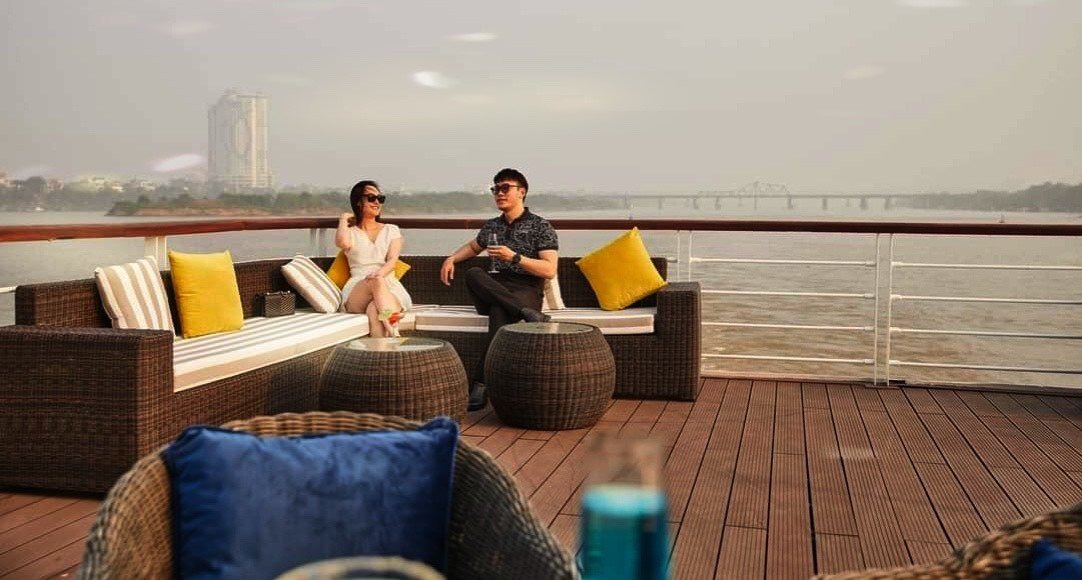 Du thuyền Jade of River trên sông Hồng