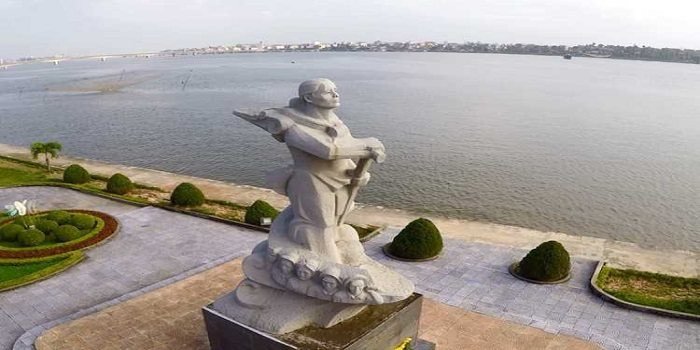 Tượng đài Mẹ Suốt – Chứng tích lịch sử hào hùng bên dòng sông Nhật Lệ